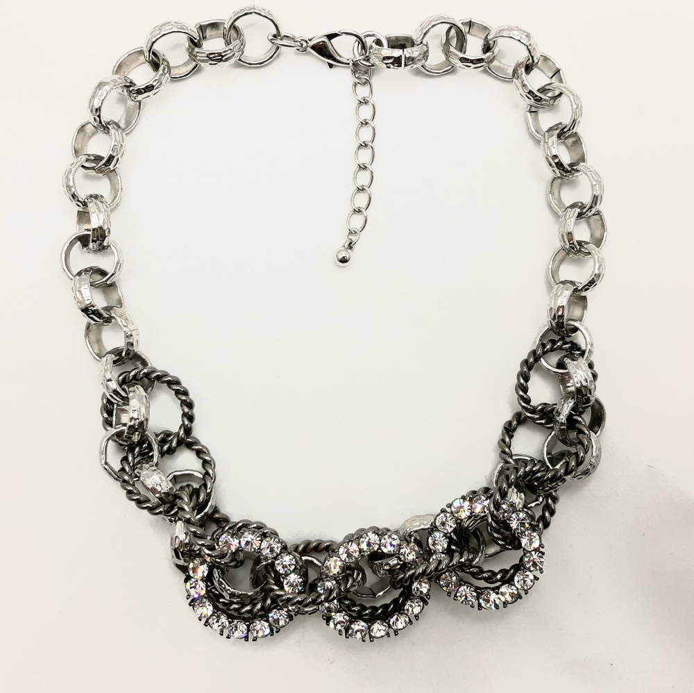 VTG HAMMERED DISC DARK SILVERTONE RHINESTONE NECKL
